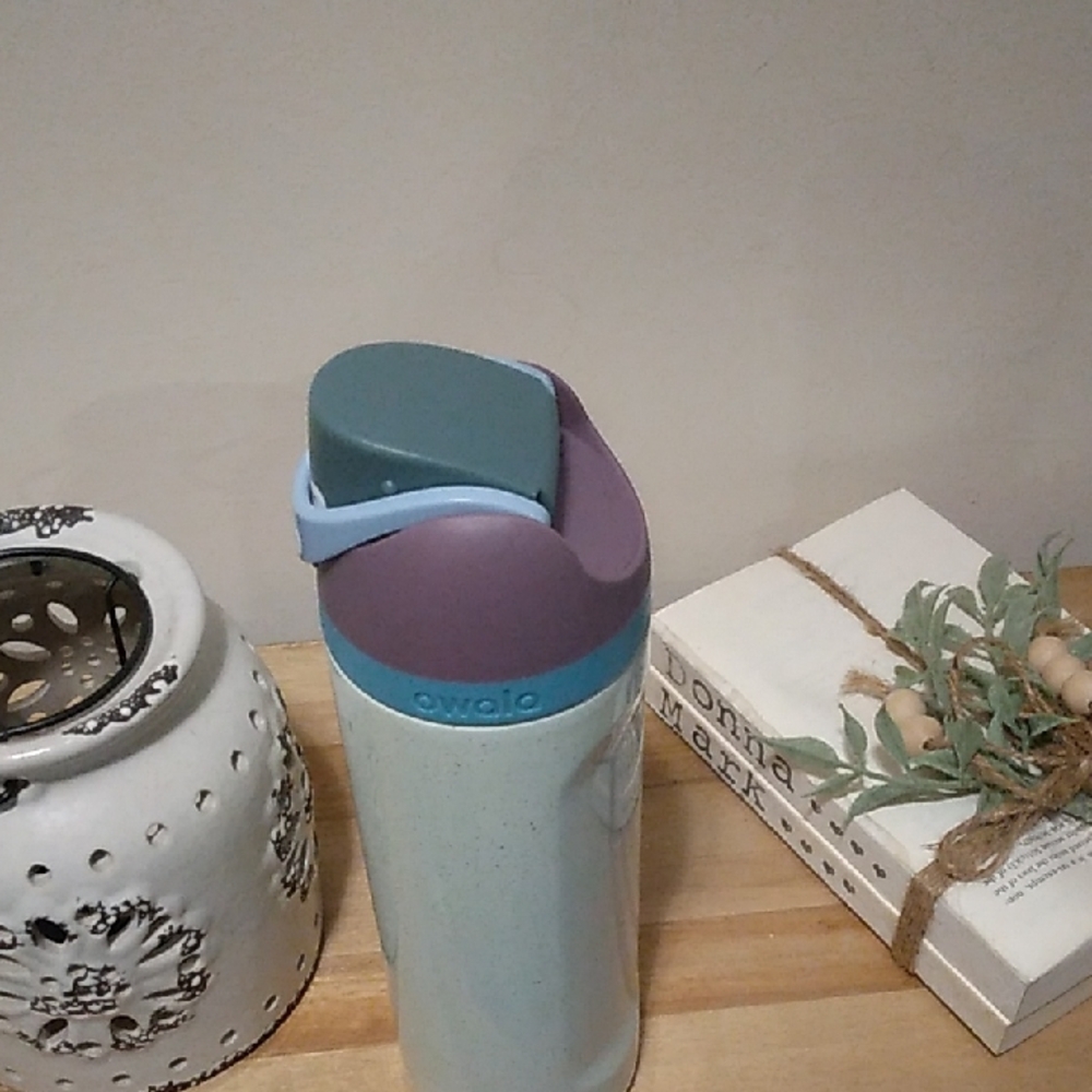 Owala 24 oz. FreeSip Spout Insulated Water Bottle - Picture 4 of 8